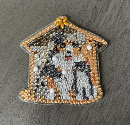 Diamond Art Magnet: Dog &amp; Cat in front of Dog House